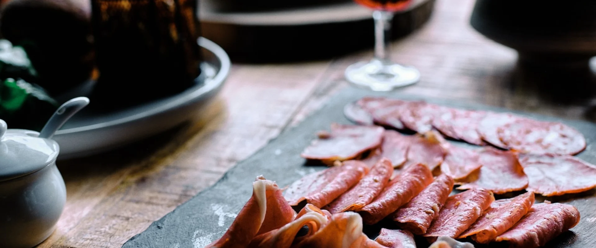 le-bam-restaurant-a-tour-en-sologne-planche-de-charcuterie